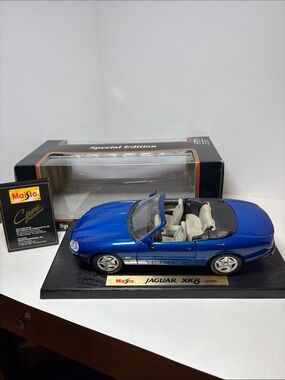 Maisto Jaguar XK8 1996 Die-Cast Model Car - Blue